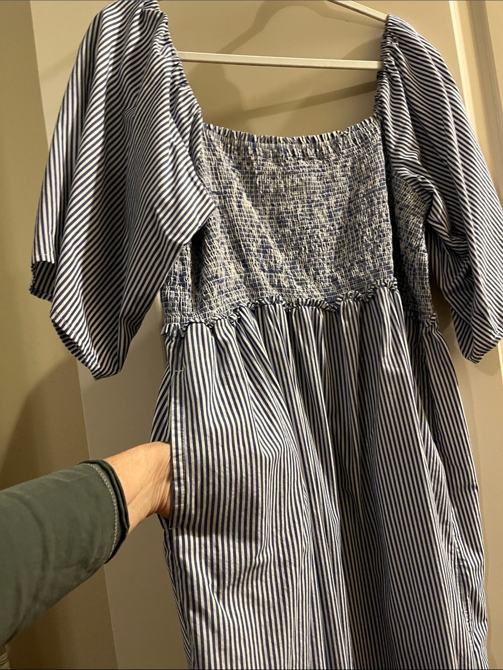 XXXL Free Assembly Women’s Blue/White smocked bodice Midi Dress with pockets! - Picture 3 of 6